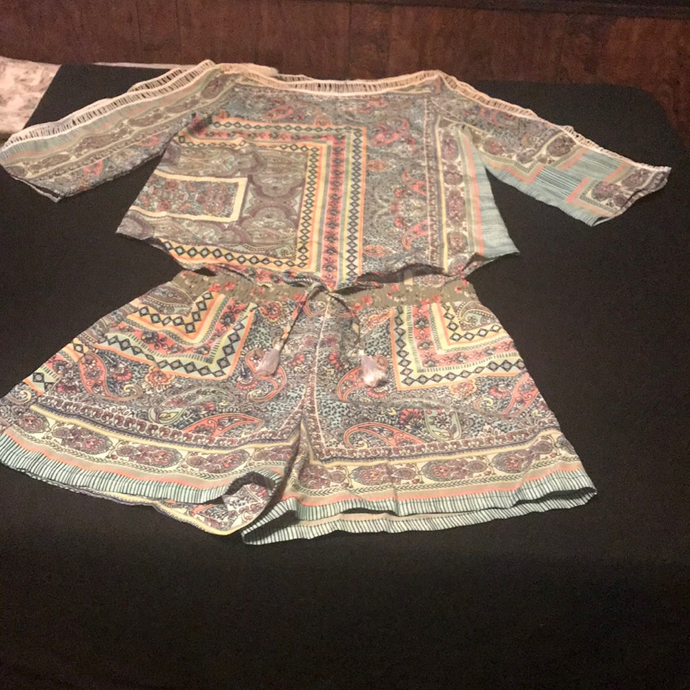 Two piece  outfit perfect for a sunny day out.